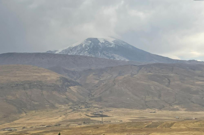 Ağrı'nın zirvesi beyaza büründü