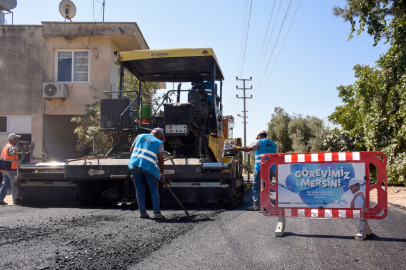 Mersin’de altyapı sonrası yollar sıcak asfaltla yenileniyor