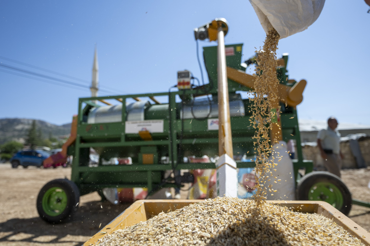 Mutlu çiftçilerin 'Karaman çilesi' bitti Yeni makineyle ürünler artık yerinde işlenecek! 4