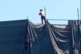 Şehir şehir dolaşıp intihar girişiminde bulunan şahıs Marmaris’te çatıya çıktı