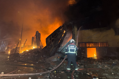 Uşak’ta tekstil deposu ve fabrikada yangın: 2 yaralı