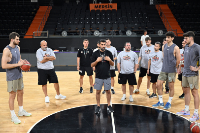 Carettalar parkeye güçlü dönüyor