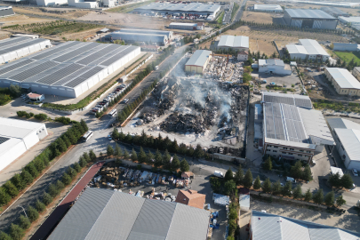 Niğde OSB’de plastik ambalaj fabrikasında yangın: 10 saatte kontrol altına alındı