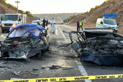 Üniversite kaydı için yola çıkan aile feci kazada hayatını kaybetti