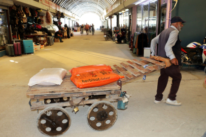 Uzun Çarşı’da el arabacılığının son temsilcisi
