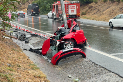 Eyüpsultan’da yağış kazaya neden oldu: Direğe çarpan sürücü hayatını kaybetti