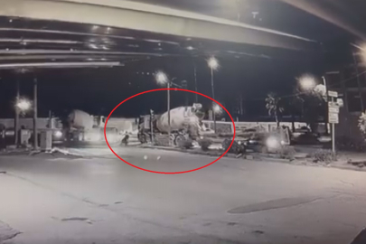 Hatay’da beton mikseri motosikleti ezdi: Sürücü son anda kurtuldu