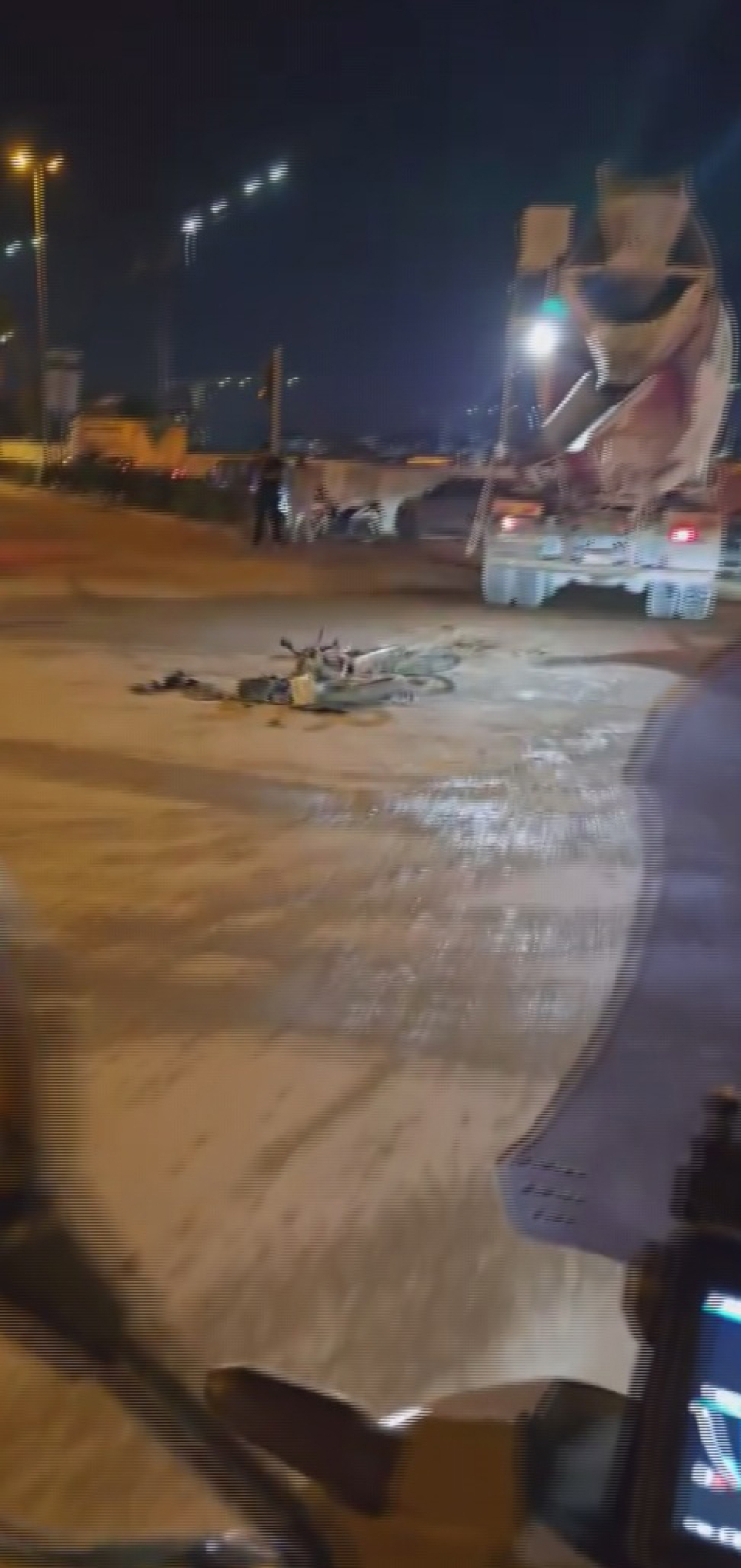 Hatay’da beton mikseri motosikleti ezdi Sürücü son anda kurtuldu 2