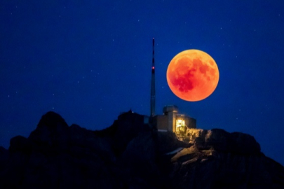 Sosyal medyada “Kanlı Ay” tutulması deprem endişelerini gündeme getirdi