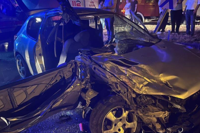 Civciv taşıyan tıra otomobil çarptı; 6 yaralı