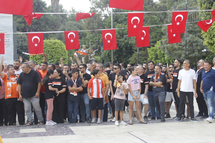 Adanaspor taraftarları harekete geçti: Adanaspor’u ayağa kaldıracağız