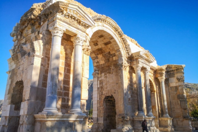 “Yenilmez Şehir” Anavarza Antik Kenti, tarih tutkunlarını bekliyor