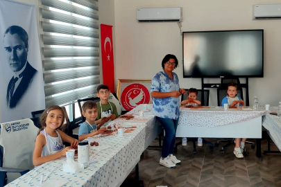Heykeltıraş Semire Erdem’den miniklere sanat dersi