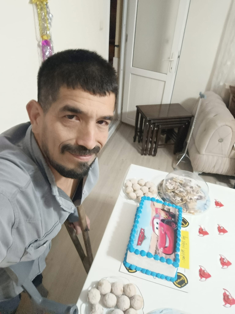 Mersin Tarsus’ta sokak ortasında bıçaklı saldırı Engelli vatandaş ağır yaralandı 2