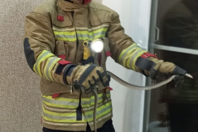 Erzin ve İskenderun'da eve giren yılanları itfaiye yakaladı