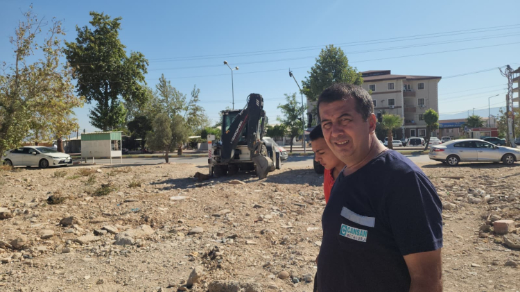 Hatay'da korku dolu anlar kamerada Sokak köpeklerinin saldırdığı çocukları esnaf kurtardı 2