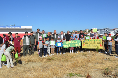 Korkuteli'de öğrenciler 'yeşil vatan' için fidan dikti