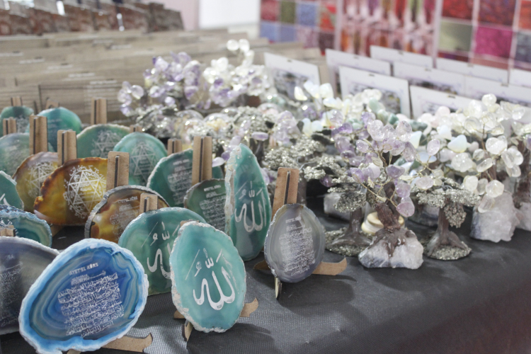 4. Tesbih ve Doğal Taşlar Fuarı’nda akit taşları ziyaretçilerin ilgi odağı oldu