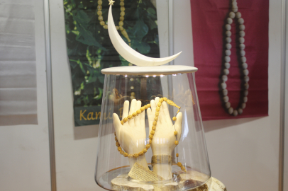 Kani Dursun’un 33 Taneli Ayet-el Kürsi tespihi fuarın gözdesi oldu