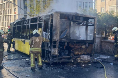Ümraniye’de İETT otobüsü alev aldı: Yolcular son anda tahliye edildi