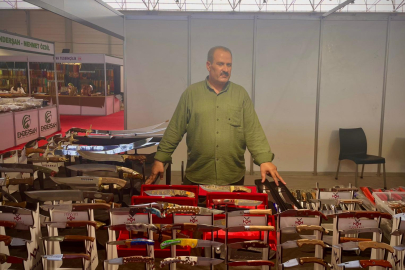 Mustafa Yürekli’nin özel üretim bıçak ve çakıları fuarda ziyaretçilerini büyüledi