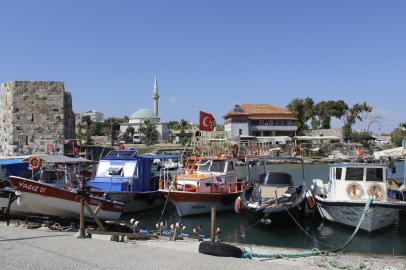 Yumurtalık’ta balıkçılar 15 Eylül av sezonu öncesi teknelerini hazırlıyor