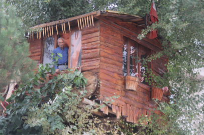 Hikâyesiyle duygulandıran ağaç ev ikinci kez inşa ediliyor