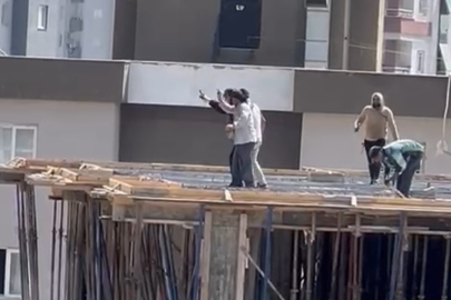 Adana’da inşaat işçileri 10’uncu katta halay çekti