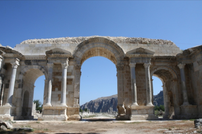 Adana’nın tarihi hazinesi, Anavarza Antik kenti ziyaretçilerini zamanda  yolculuğa çıkarıyor
