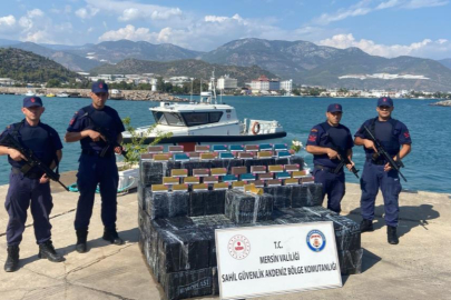 Denizdeki kutulardan 28 bin 500 paket tütün çubuğu çıktı