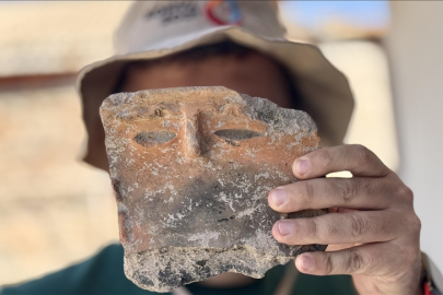 Konya’nın Gökhöyük Höyüğünde 5 bin yıllık “insan yüzlü” çömlek bulundu