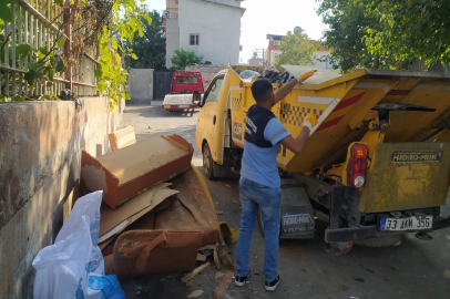 Mersin'de Akdeniz Belediyesinin mobilya, tekstil ve moloz atıklarıyla mücadelesi sürüyor