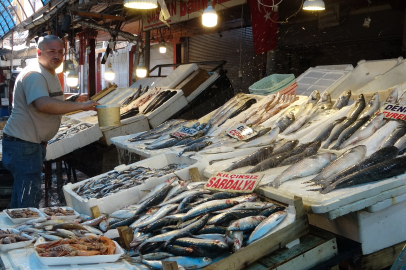 Mersin'de av yasağı sona erdi: Balık tezgahları şenlendi, fiyatlar yarı yarıya düştü