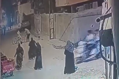 Adana’da bir kişi, sesinden rahatsız olduğu çocuklara sopayla saldırdı