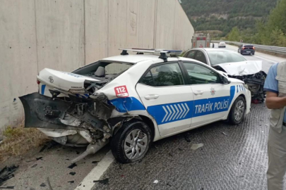 Kazaya müdahale eden polis aracına otomobil çarptı: 2’si polis 8 yaralı