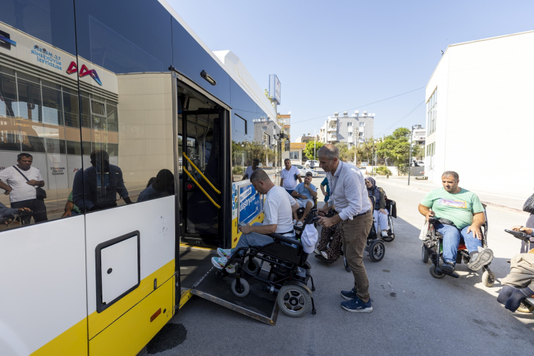 Mersin'de özel bireylere 'engelsiz ulaşım' eğitimi 2