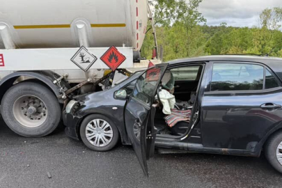 Otomobil tankere saplandı: 1 yaralı