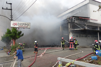 Trabzon'da AVM yangını 12 saattir sürüyor