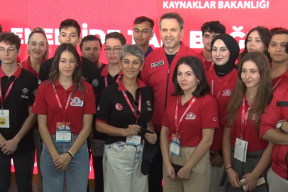 Enerji ve Tabii Kaynaklar Bakanı Bayraktar TEKNOFEST’TE gençlerle buluştu