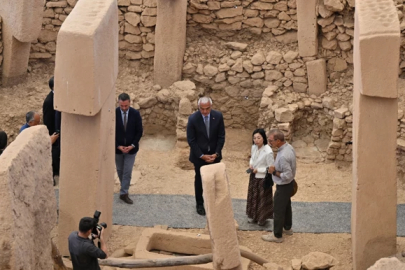 Göbeklitepe’de yeni insan heykeli bulundu