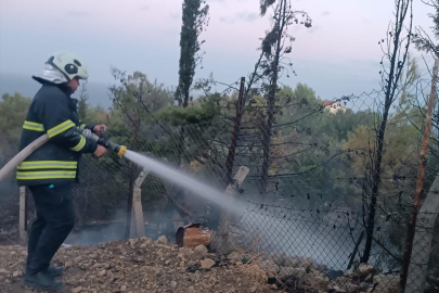 Hatay’ın Arsuz ilçesinde orman yangını ekiplerin müdahalesiyle söndürüldü