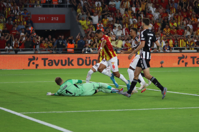 Trendyol Süper Lig: Göztepe: 2 - Beşiktaş: 0 (İlk yarı)