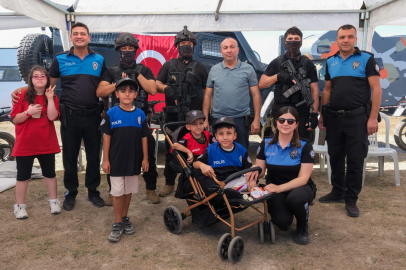 Adana’da polis ekipleri Engelsiz Fest’te miniklerle bir araya geldi
