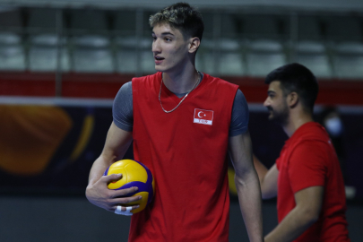 Milli voleybolcu Efe Mandıracı kimdir? Evli mi? Kaç yaşında?