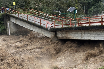 Rize'de sağanak yağış hayatı olumsuz etkiliyor