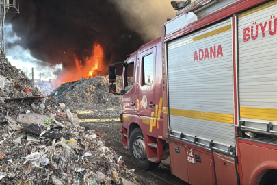 Adana’da fabrikada çıkan yangın nedeniyle itfaiye seferber oldu