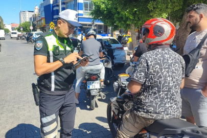 Adana’da motosiklet sürücülerine güvenli sürüş denetimi