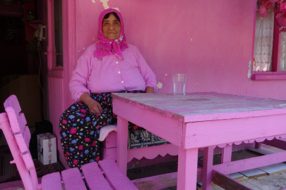 Isparta’nın “Barbie Teyzesi” sağlık sorunları nedeniyle pembe evinde zor günler yaşıyor