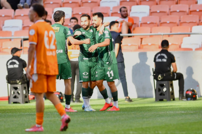 Kaplan evinde yıkıldı