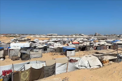 Gazze’de mezarlıklara sığınan Filistinliler: “Ölüler ve diriler yan yana”